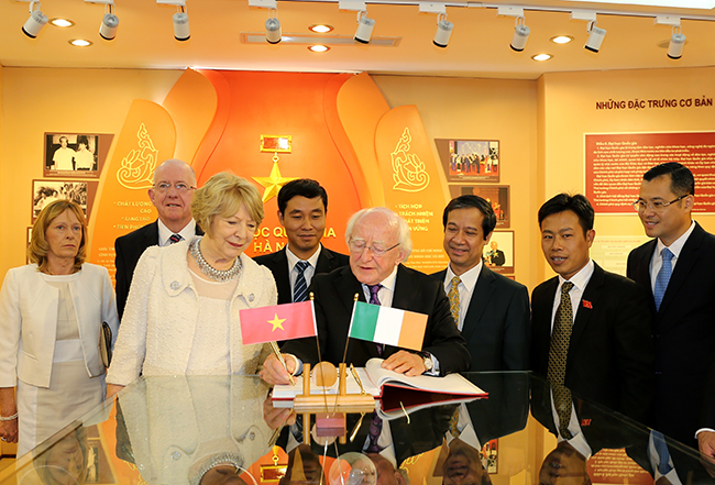 7-20vnu20-20tong20thong20ireland20den20tham20va20lam20viec20tai20dhqghn2028