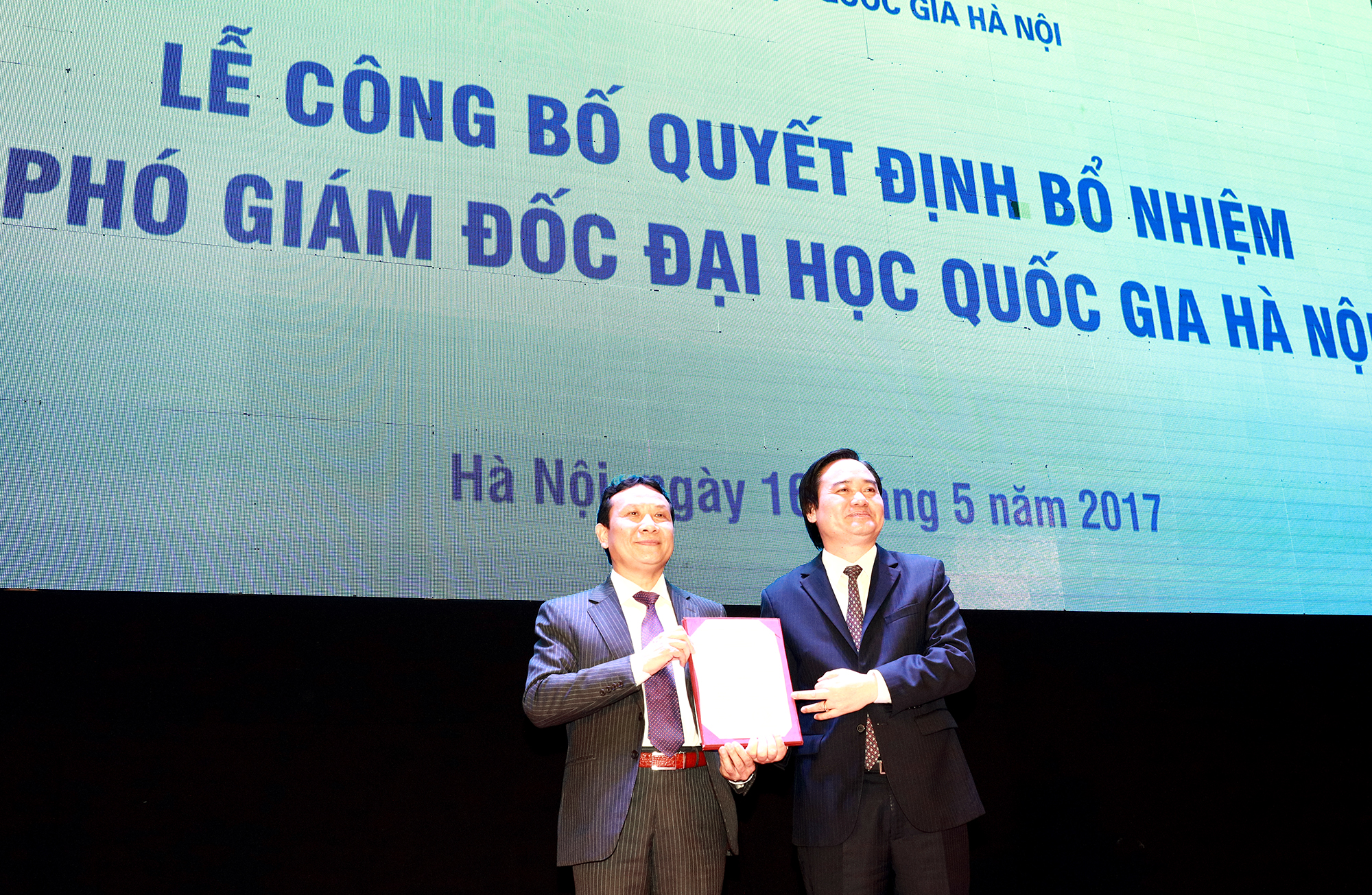 pho20giam20doc20dhqghn20nguyen20hong20son201-1