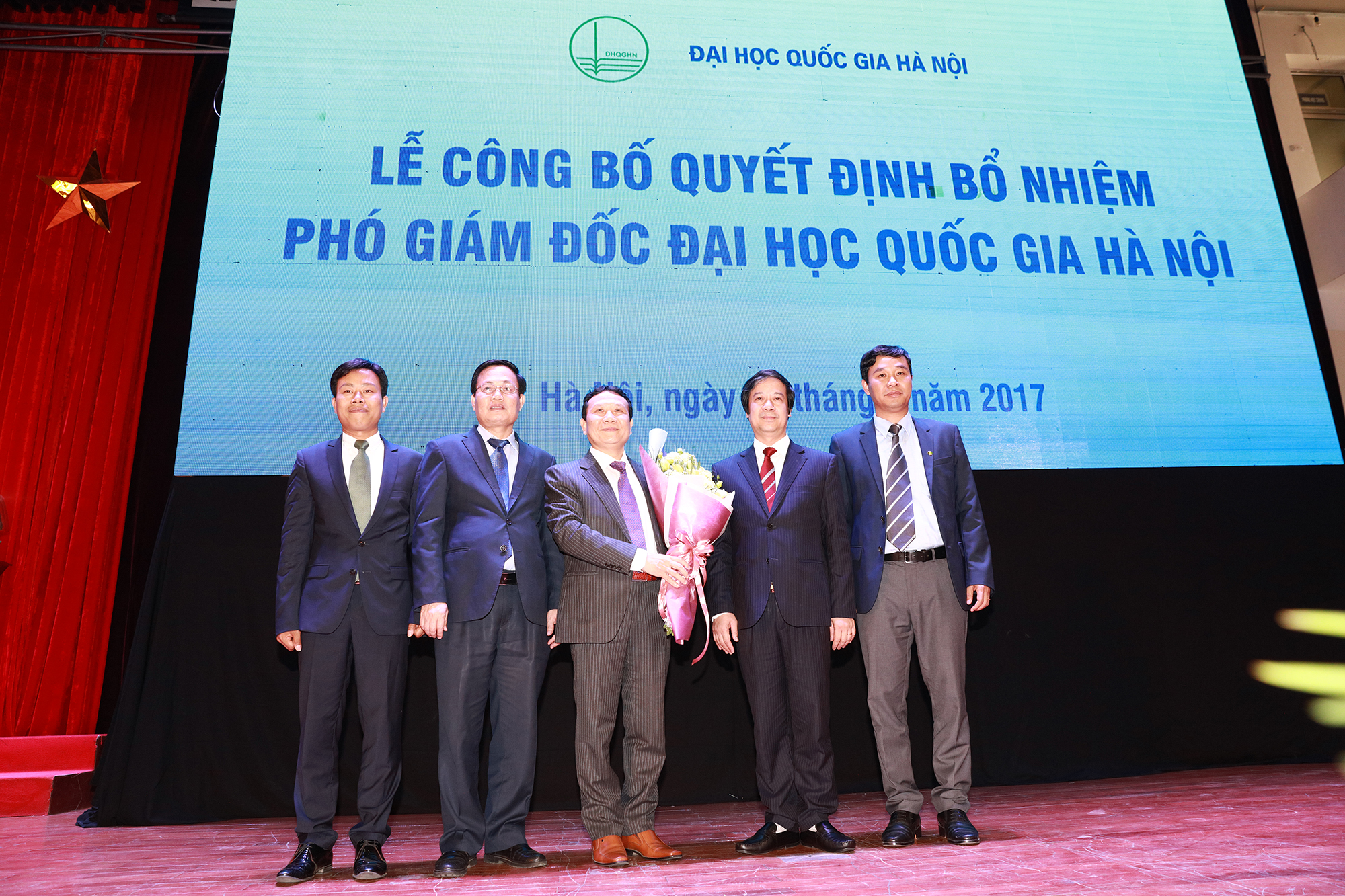 pho20giam20doc20dhqghn20nguyen20hong20son202