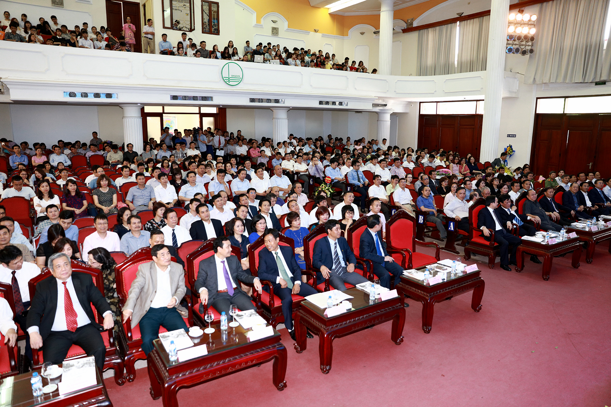 pho20giam20doc20dhqghn20nguyen20hong20son203