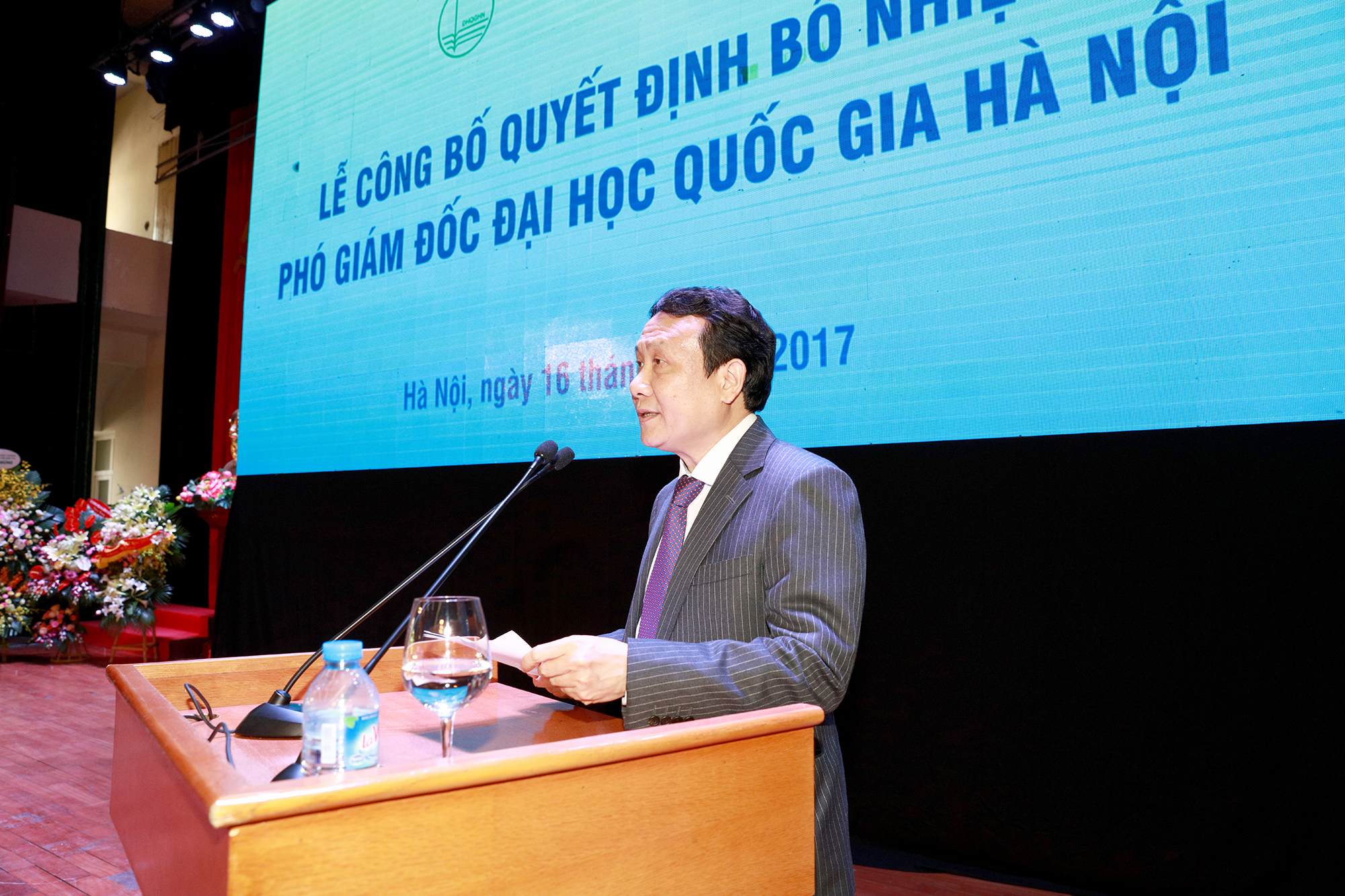 pho20giam20doc20dhqghn20nguyen20hong20son205