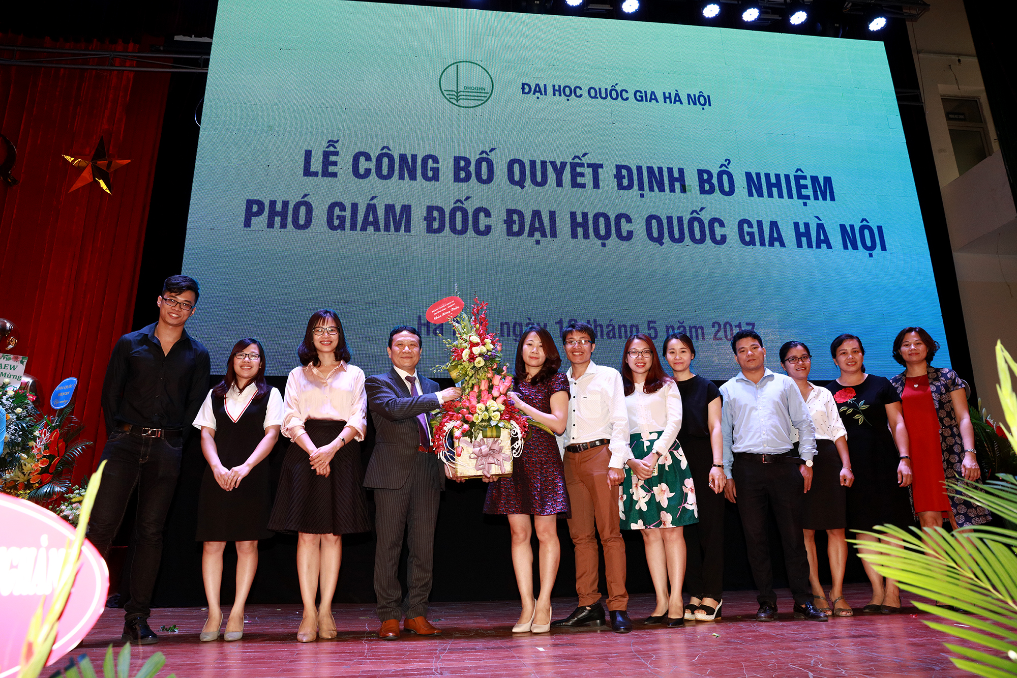 pho20giam20doc20dhqghn20nguyen20hong20son206