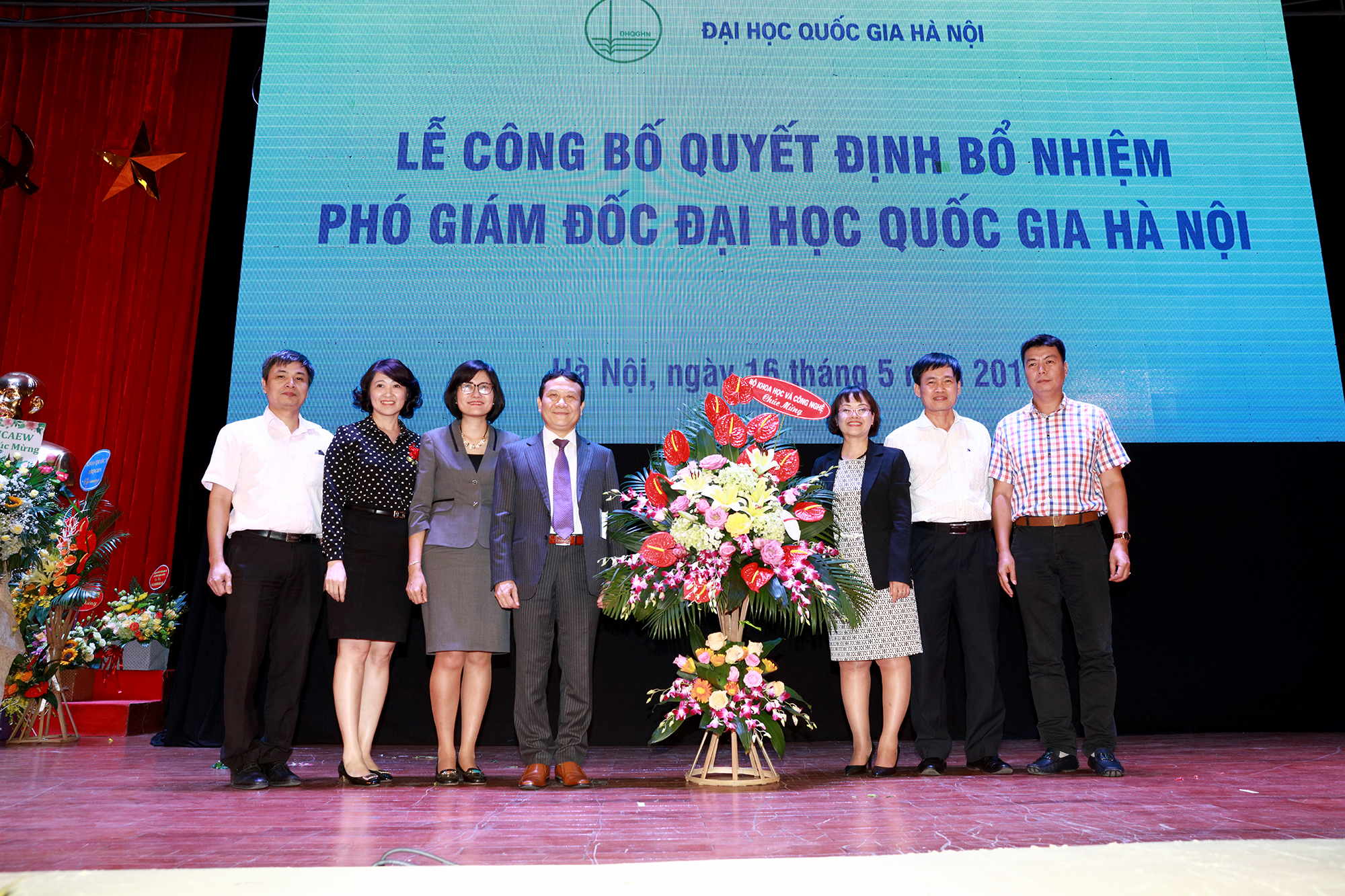 pho20giam20doc20dhqghn20nguyen20hong20son207