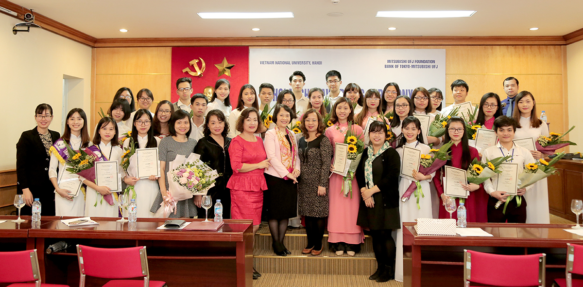 vnu-20trao20hoc20bong20mitsubishi208