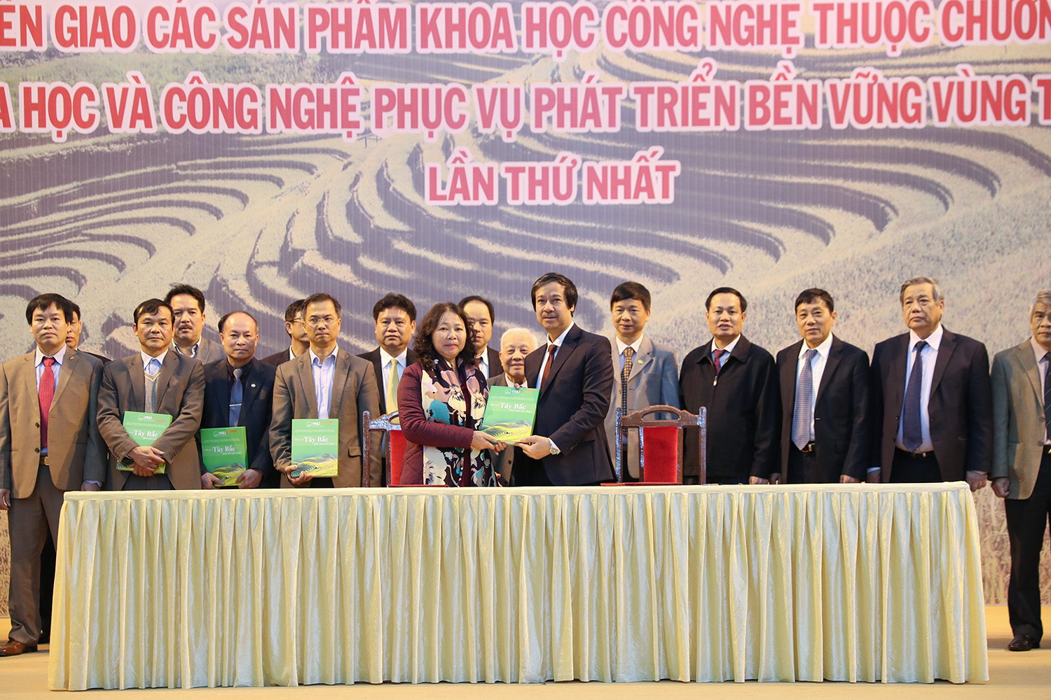 vnu-chuong20tring20tay20bac20161