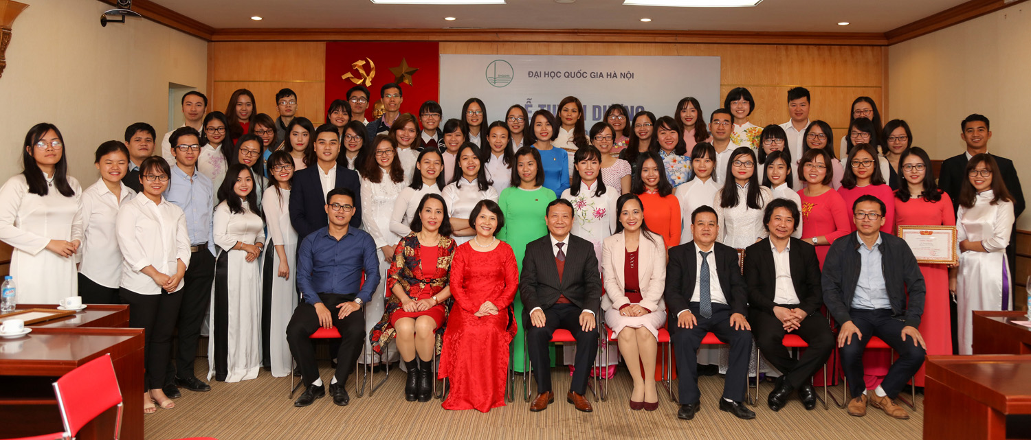 vnu-guong20mat20tre20tieu20bieu2004dec205