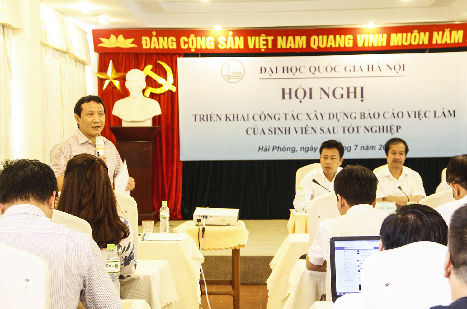 vnu20-2020trien20khai20xay20dung20bao20cao20viec20lam20cua20sinh20vien203