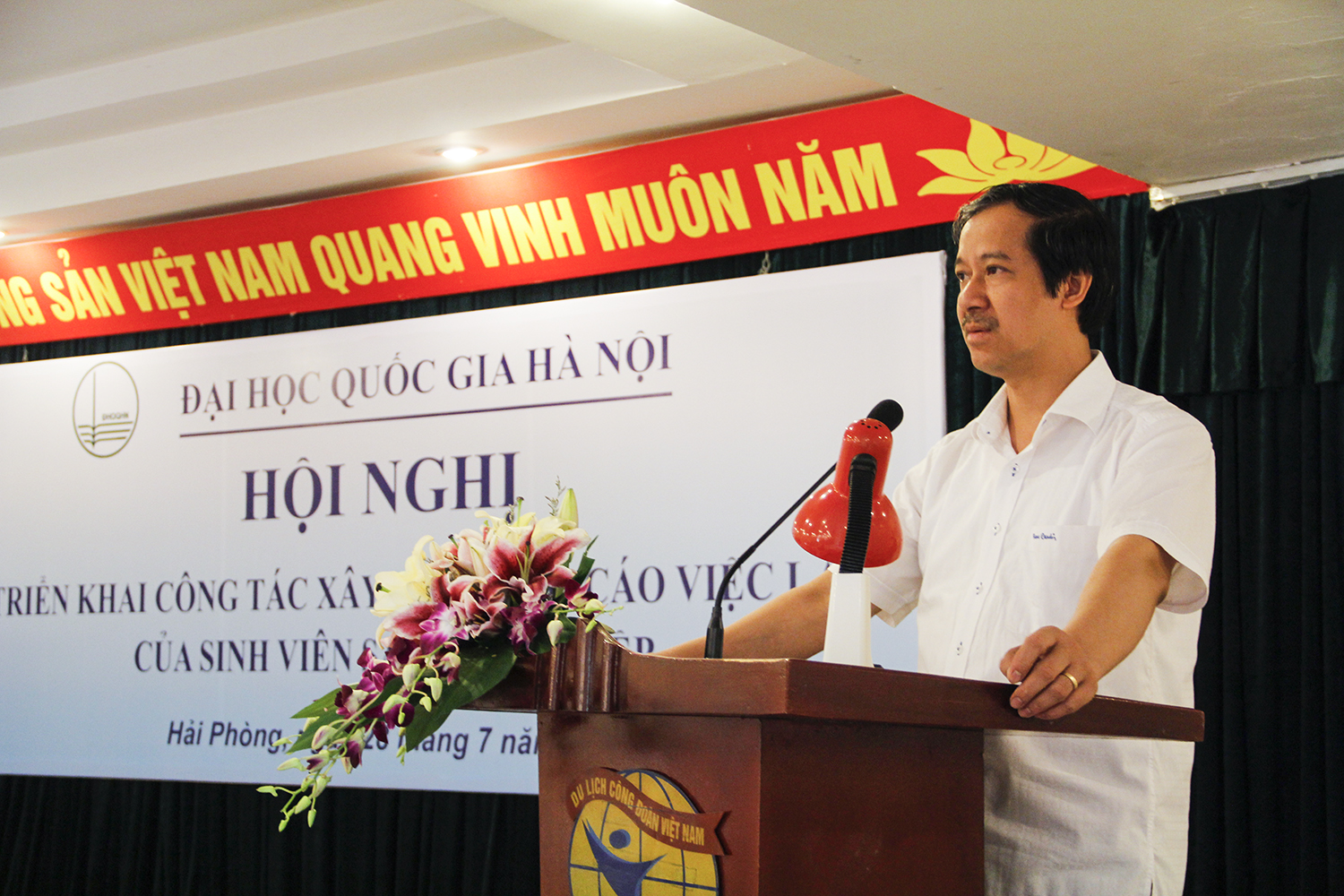 vnu20-2020trien20khai20xay20dung20bao20cao20viec20lam20cua20sinh20vien204