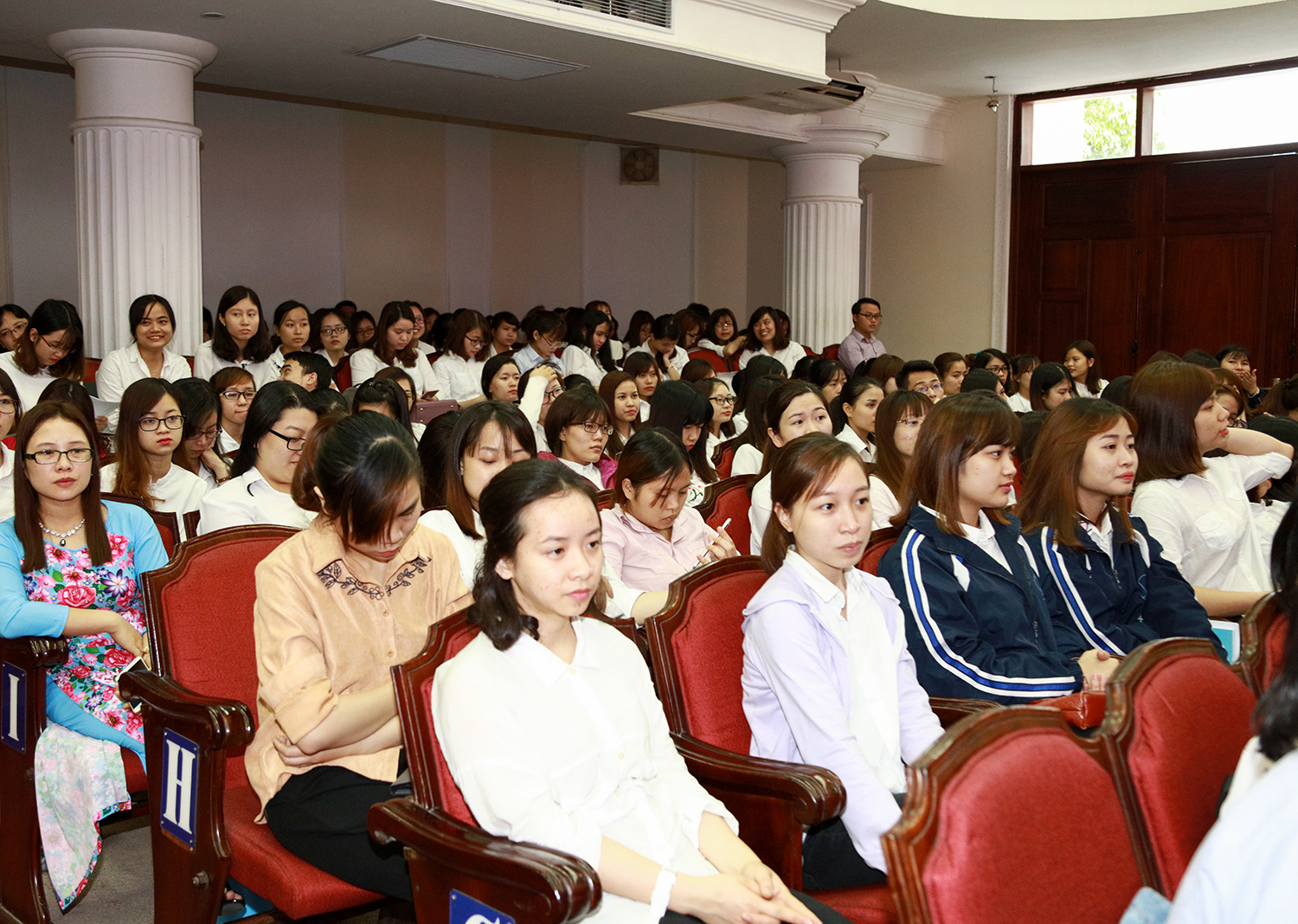 vnu20-20cong20bo20hieu20truong20truong20dh20giao20duc2028429