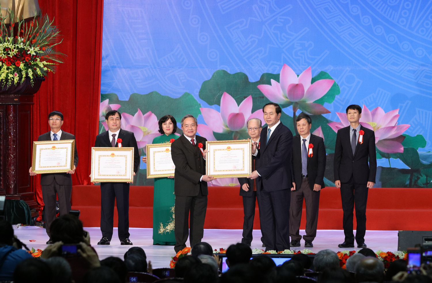 vnu20-20giai20thuong20hcm-giai20thuong20nha20nuoc2020162010