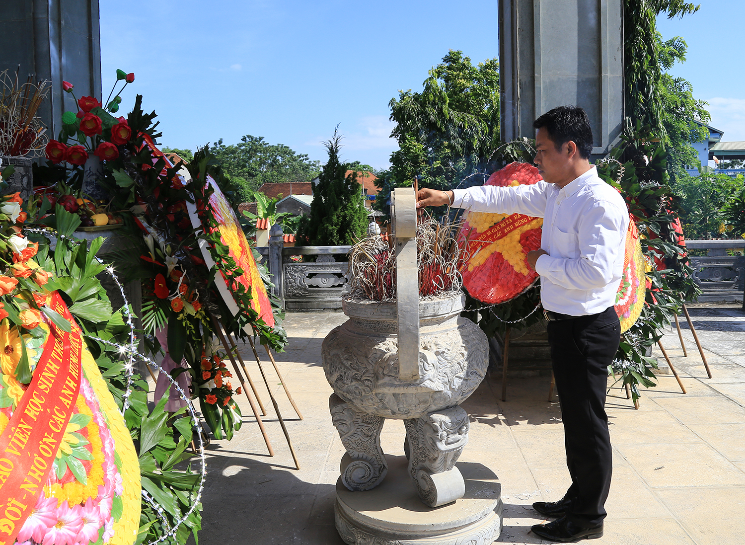 vnu20-20nghia20trang20thach20that2028329