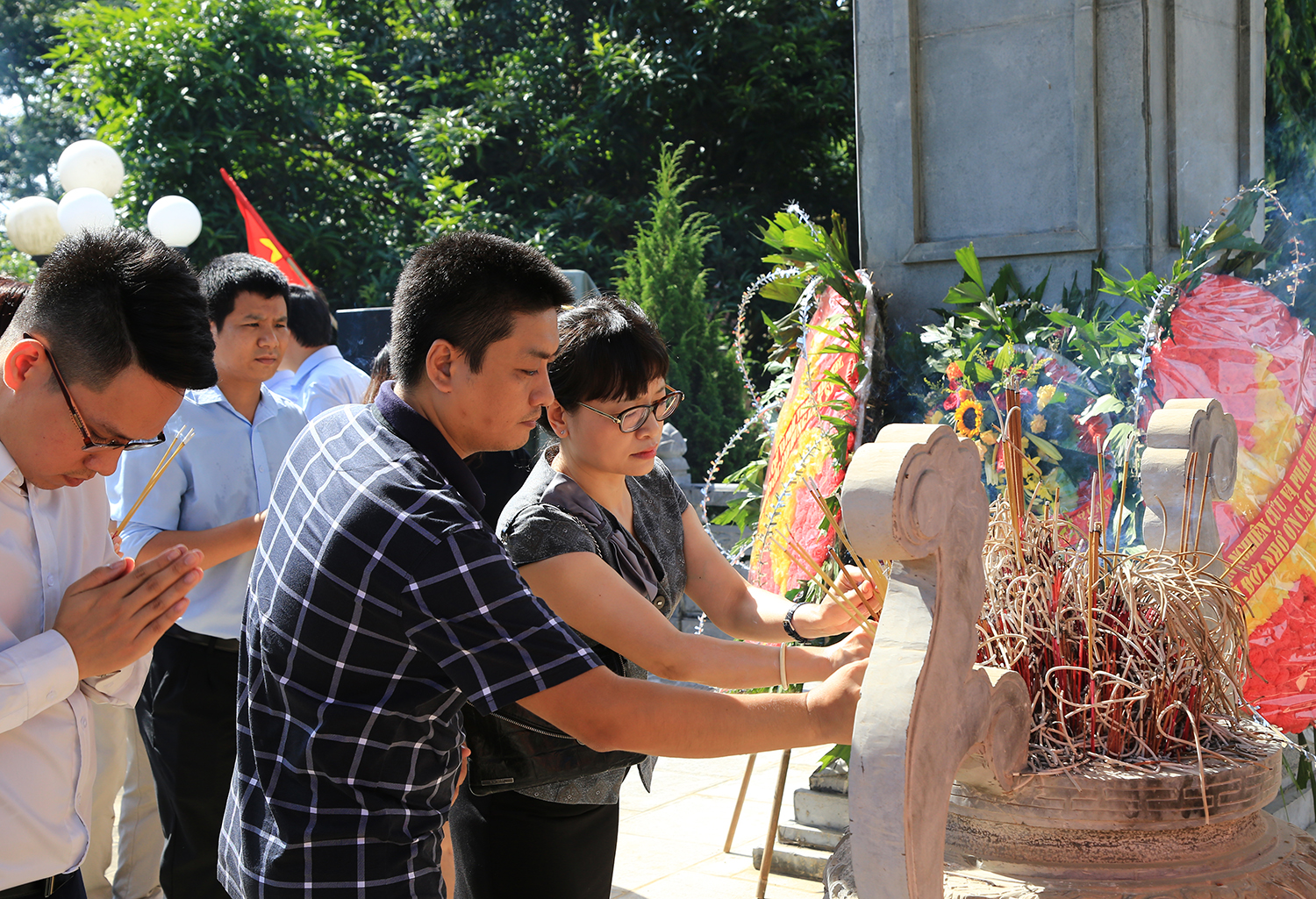 vnu20-20nghia20trang20thach20that2028729