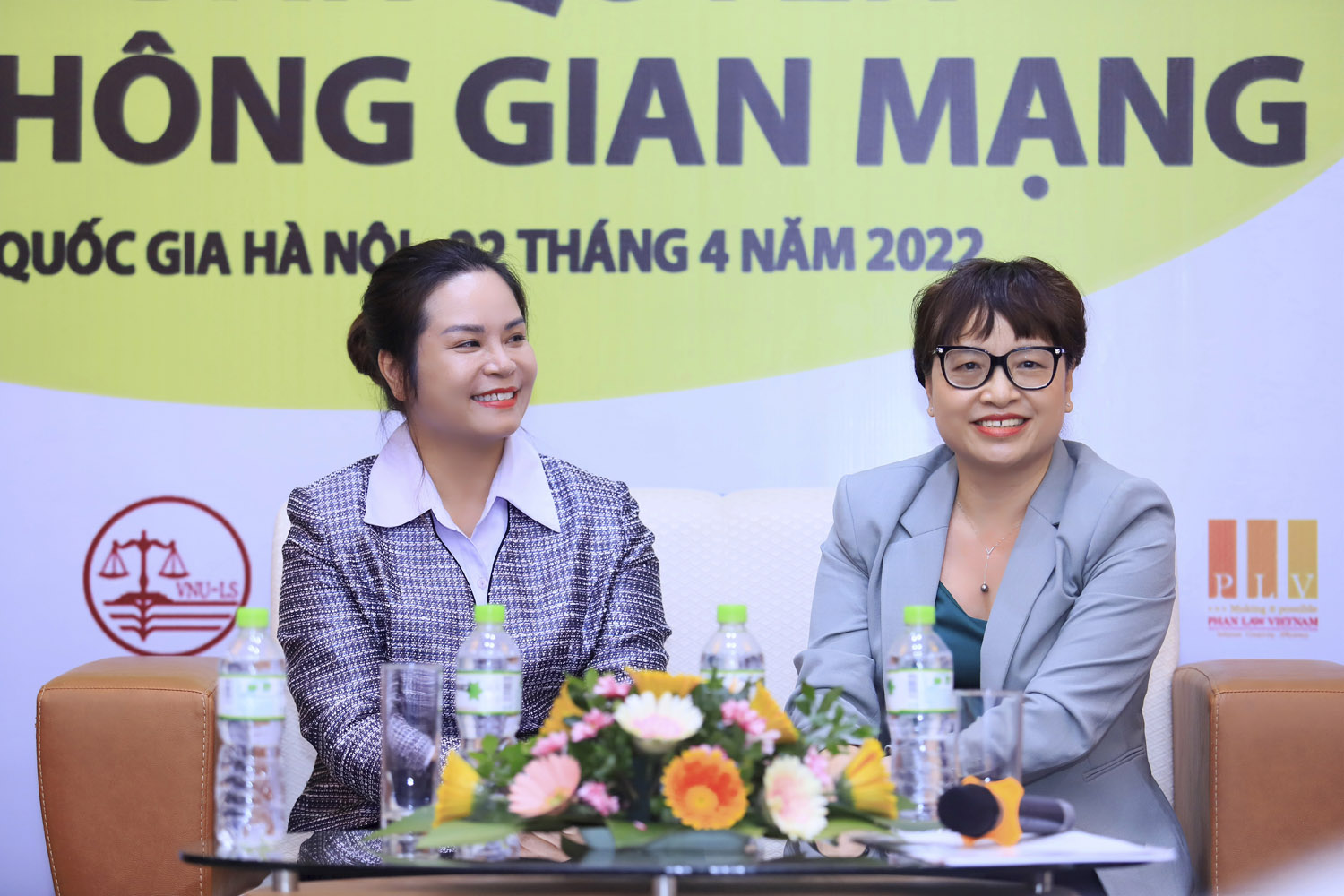 vnu20toa20dam20ban20quyen20tren20khong20gian20mang206